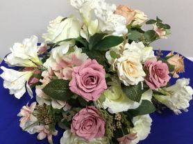 Arranjo flores rosa, nude e branco