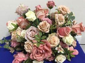 Arranjo rosa, nude e amarelo