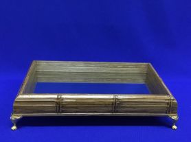 Bandeja retangular bambu c/ pé niquelado dourado 29x17x6,5cm