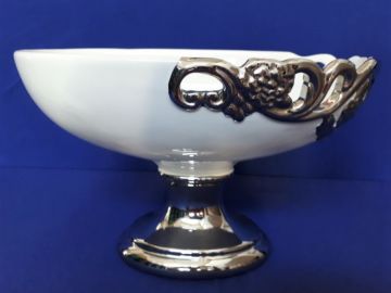 Centro de mesa em cerâmica branca com prata - 22x34x33 cm