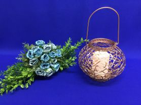 Luminária Bola Metal cobre rose com vela de Led e alça 21x21x32 cm